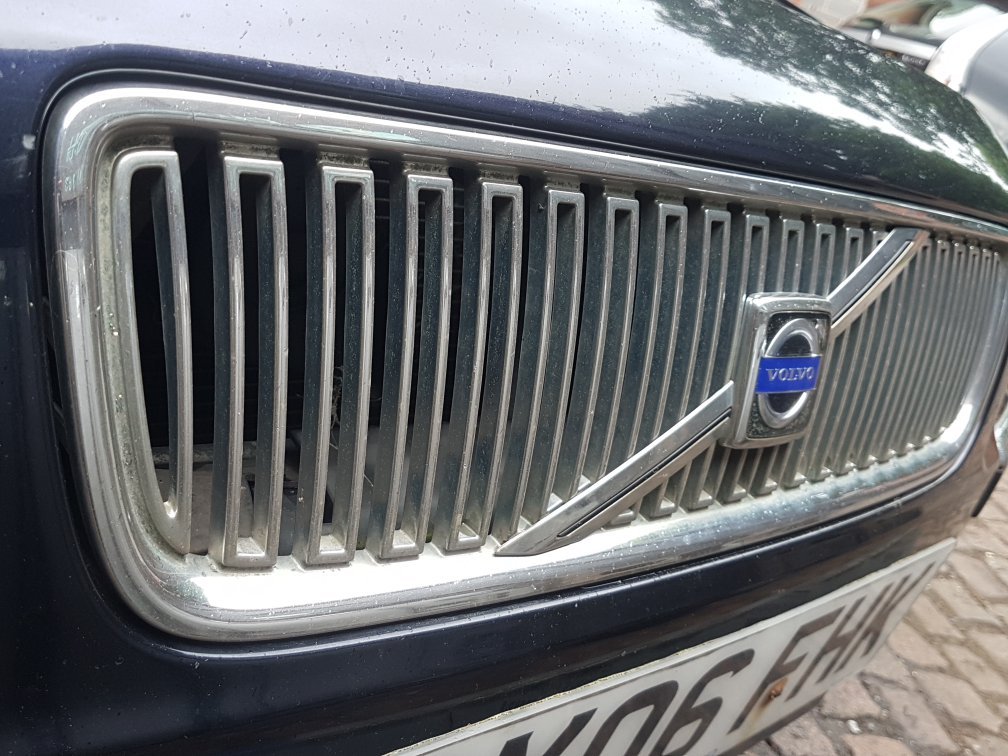 2004 - 2007 Volvo V70  Estate FRONT GRILL