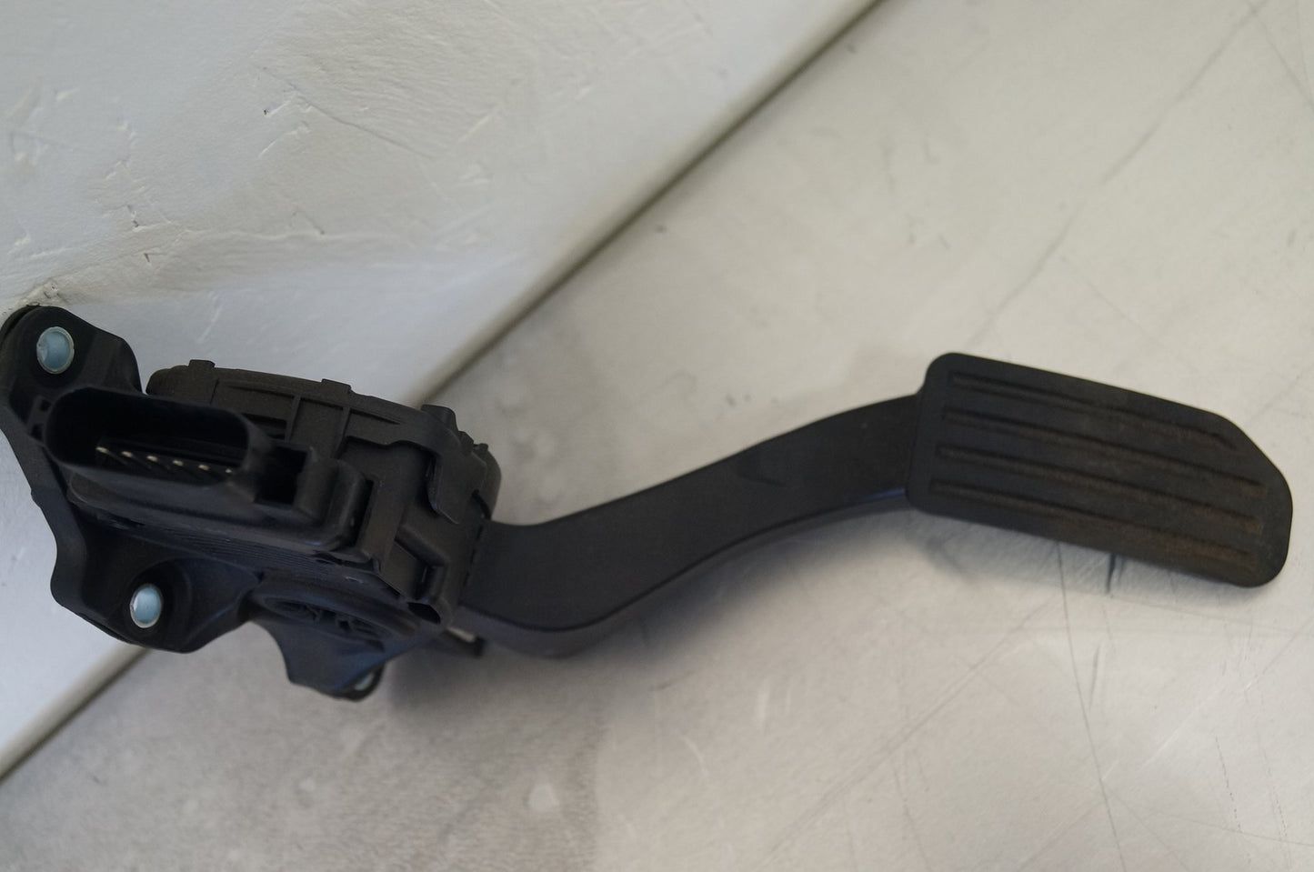 2008 - 2016 Volvo XC60   Accelerator Pedal 6G929F836DD 6G92-9F836-DD