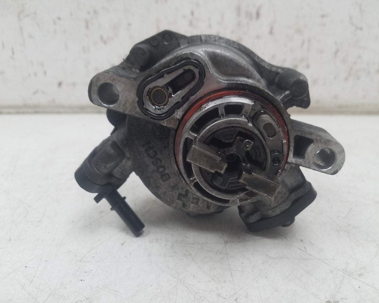2012 - 2016 Volvo V40  Hatchback Vacuum/Air Pump 9804021880