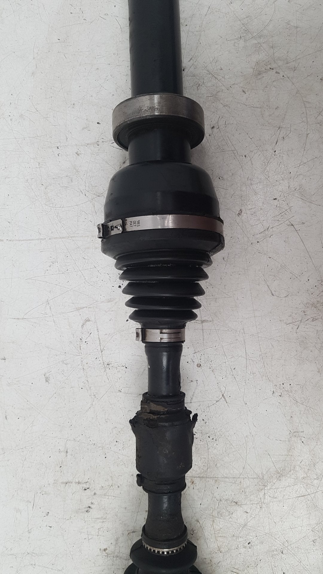 2001 - 2004 Volvo V40  Estate Driveshaft (Manual) UK Drivers Side Front. 614084