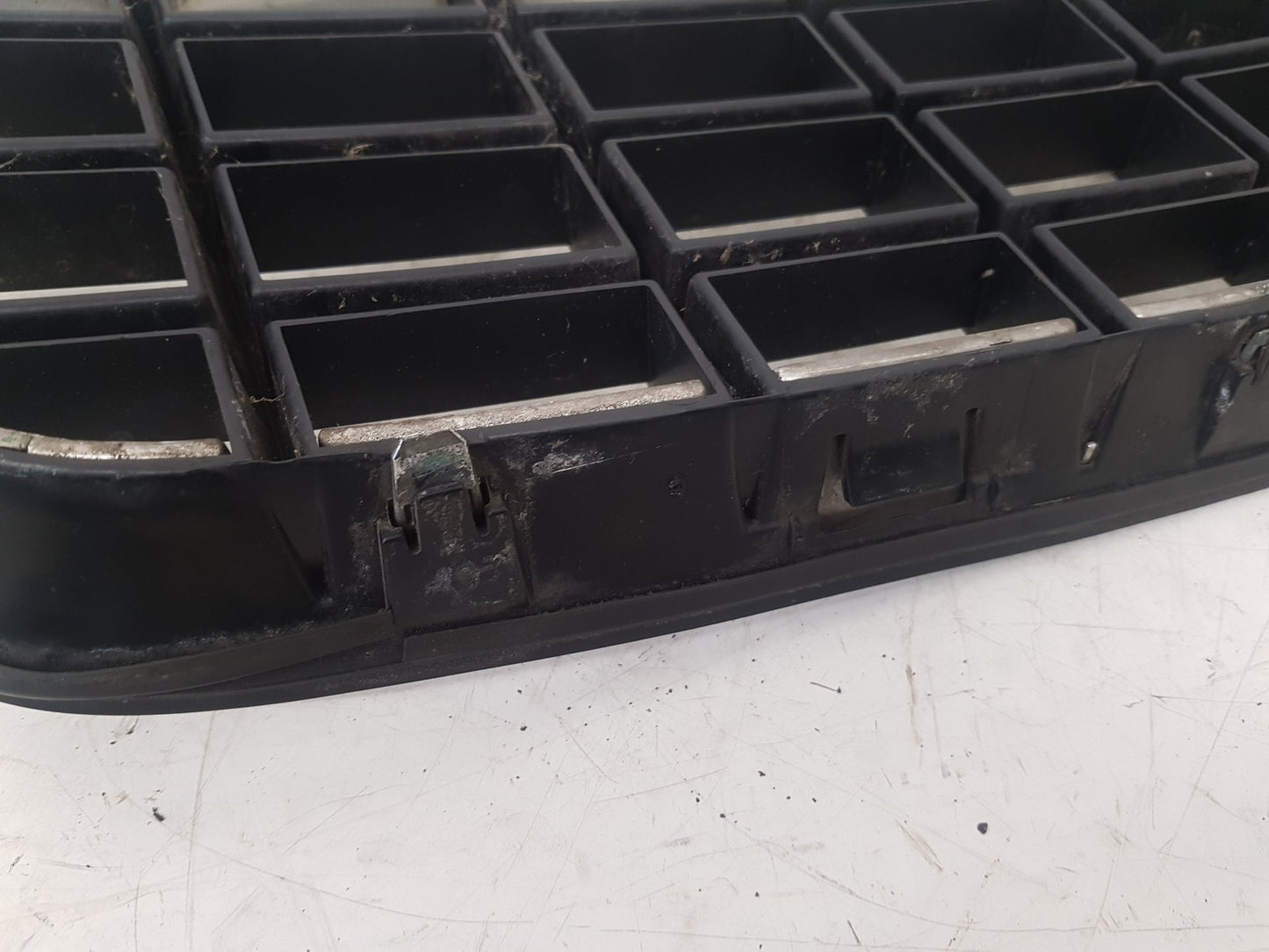 2003 - 2010 Volvo XC90  Estate FRONT GRILL 8620641