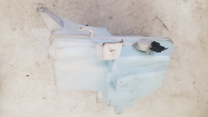 2012-2019 Volvo V40 525, 526 Hatchback Washer Bottle and Motor 31391616