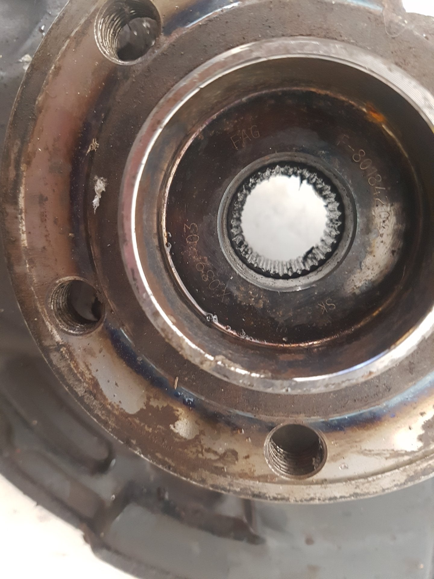 2007 Volvo V70  Estate Left Front Hub Assembly 31200311
