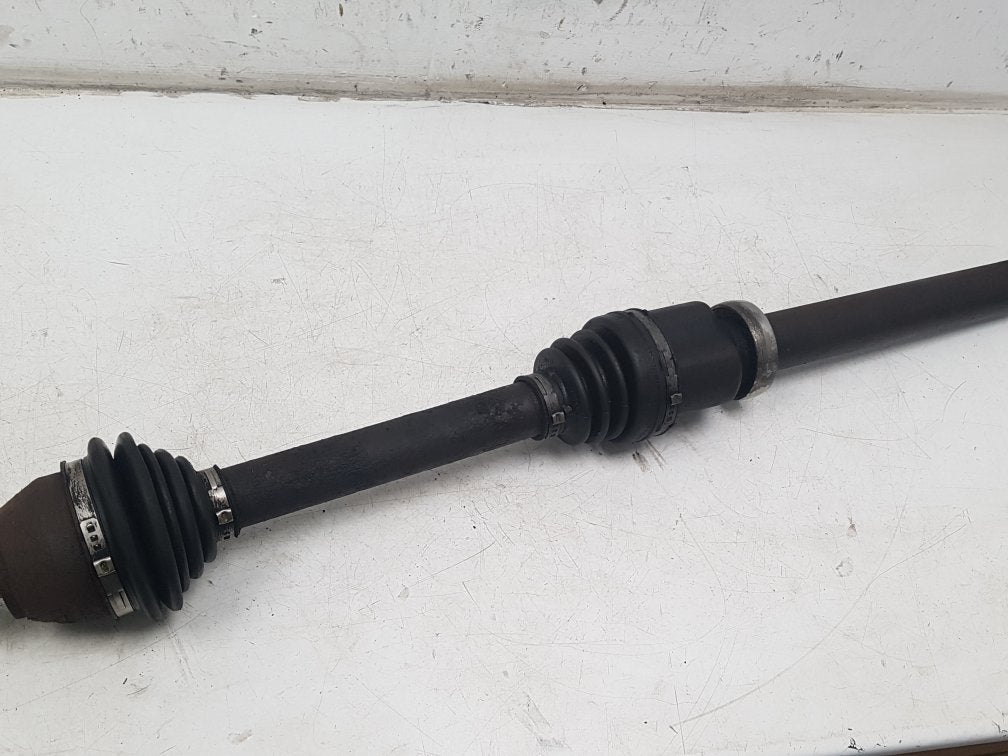 2005 - 2010 Volvo S40  Saloon Driveshaft (Manual) UK Drivers Side Front. 31256933