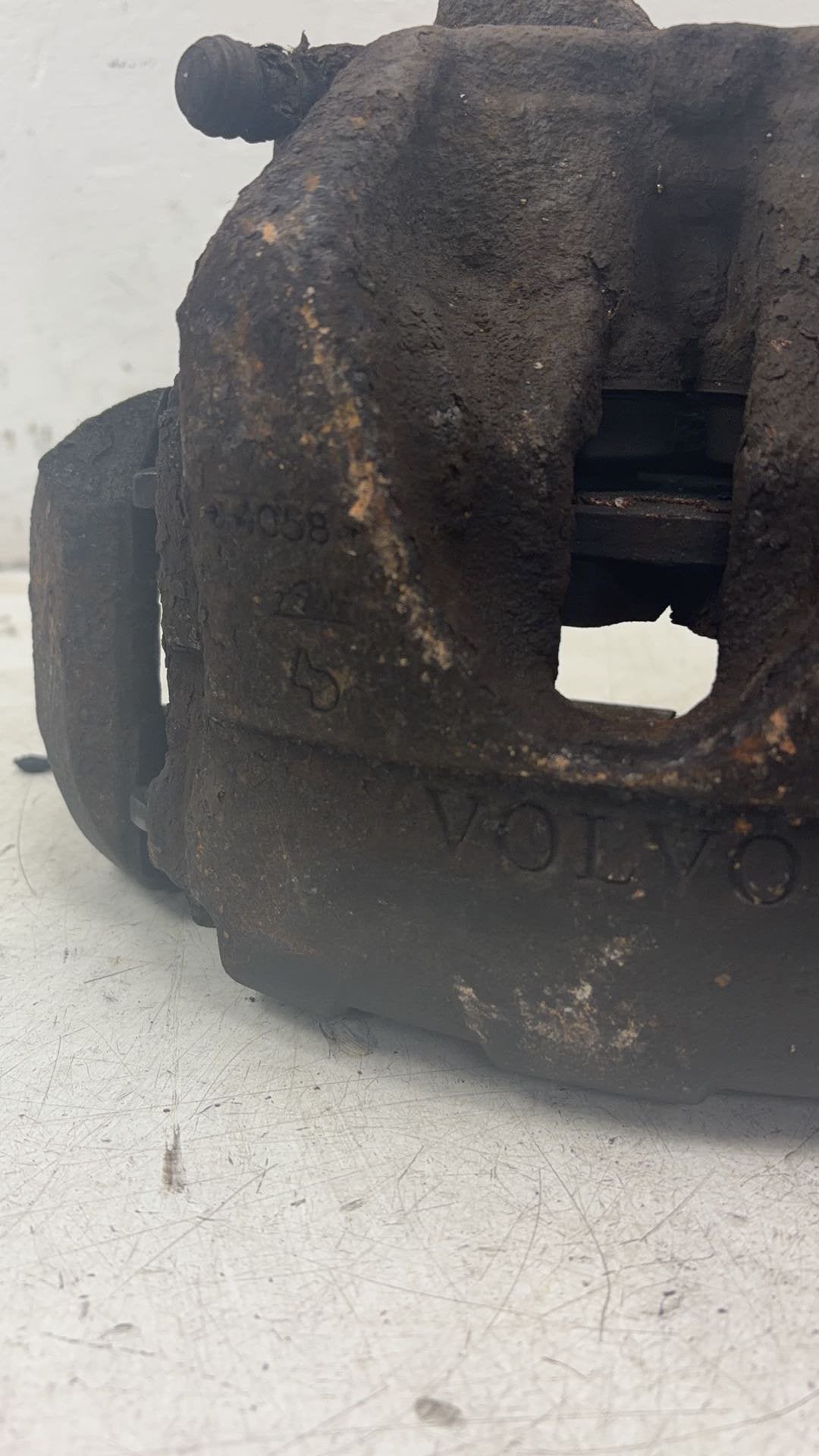 2011 - 2014 Volvo XC90  Estate Right Front Caliper 36002410