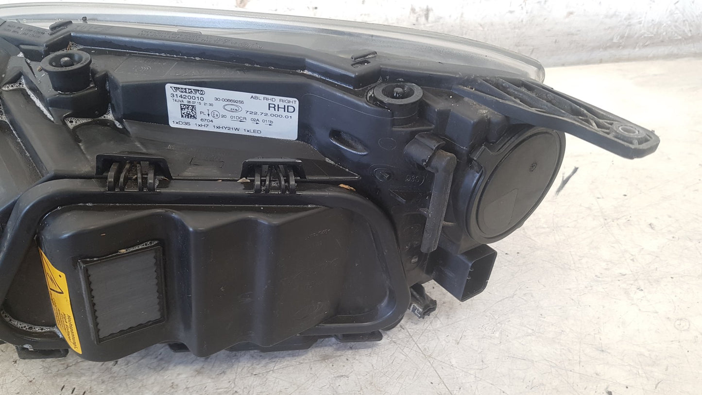 2015 Volvo V40 Right Headlight 31420010 VRAC Grade A