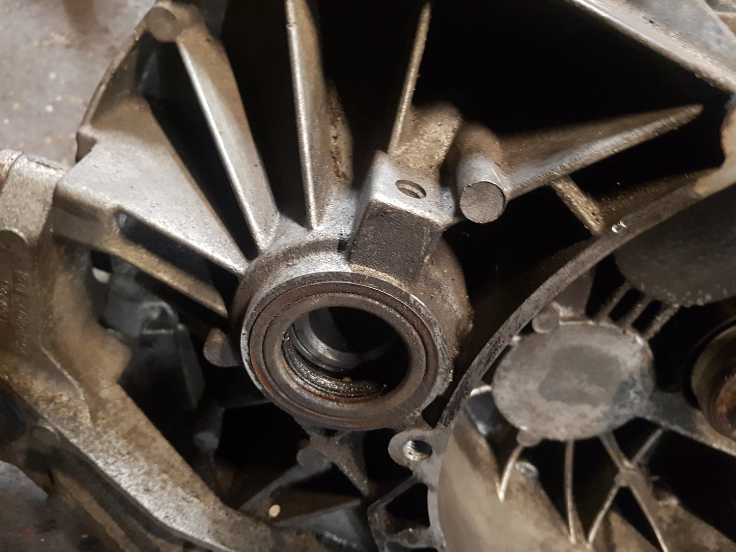 2010 - 2012 Volvo V50   Estate Manual Gearbox 8G9R 7002 PC