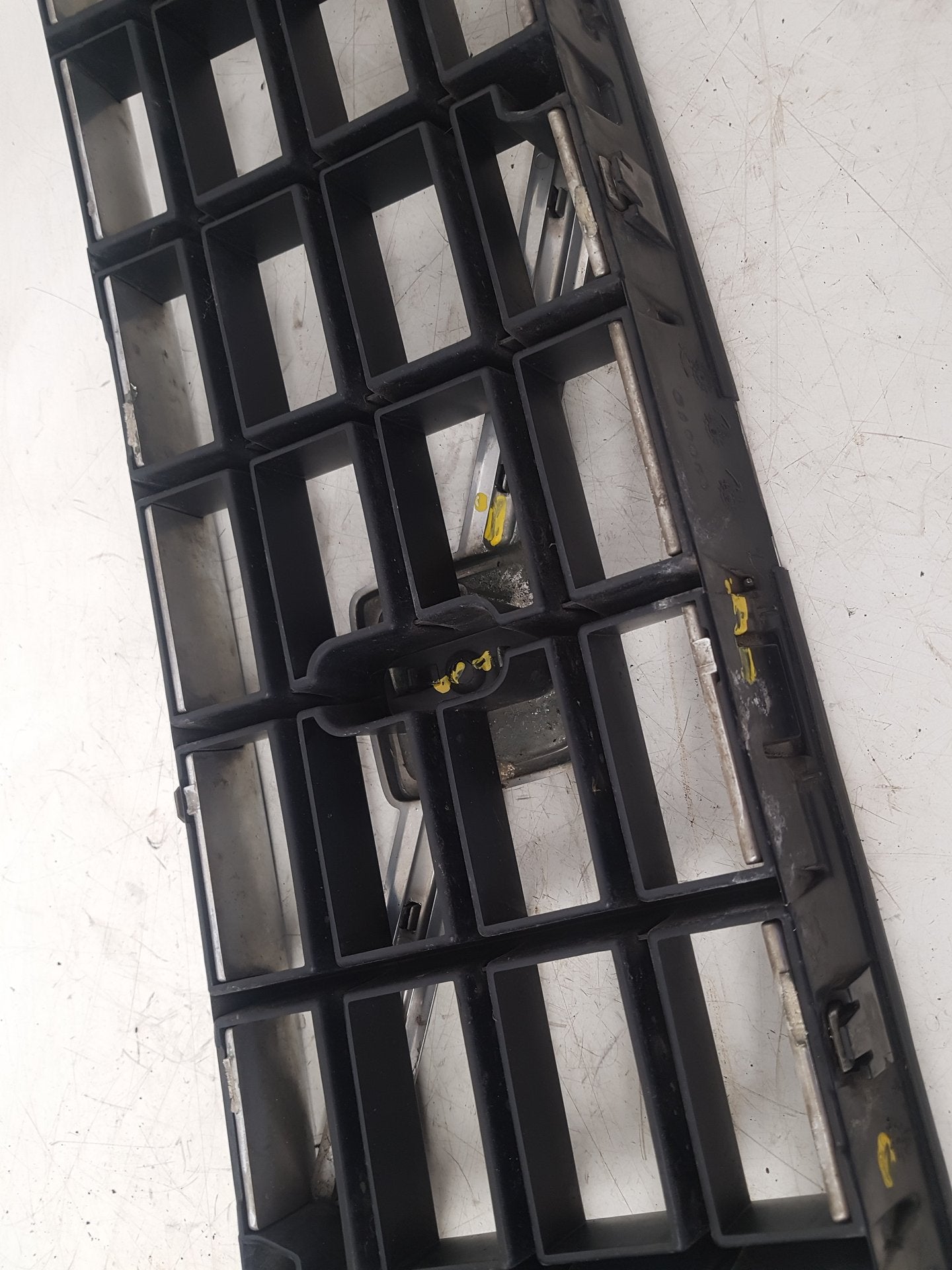 2002 - 2006 Volvo XC90  Estate FRONT GRILL 8620641