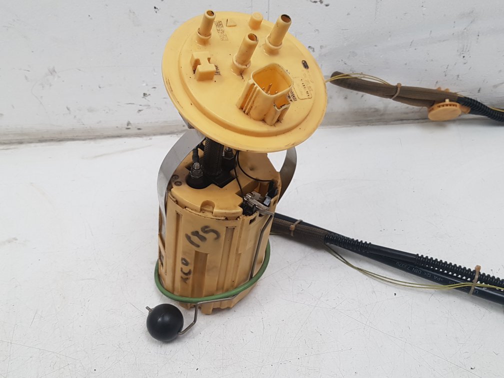 2004 - 2007 Volvo V70  Estate Fuel Pump 30671066