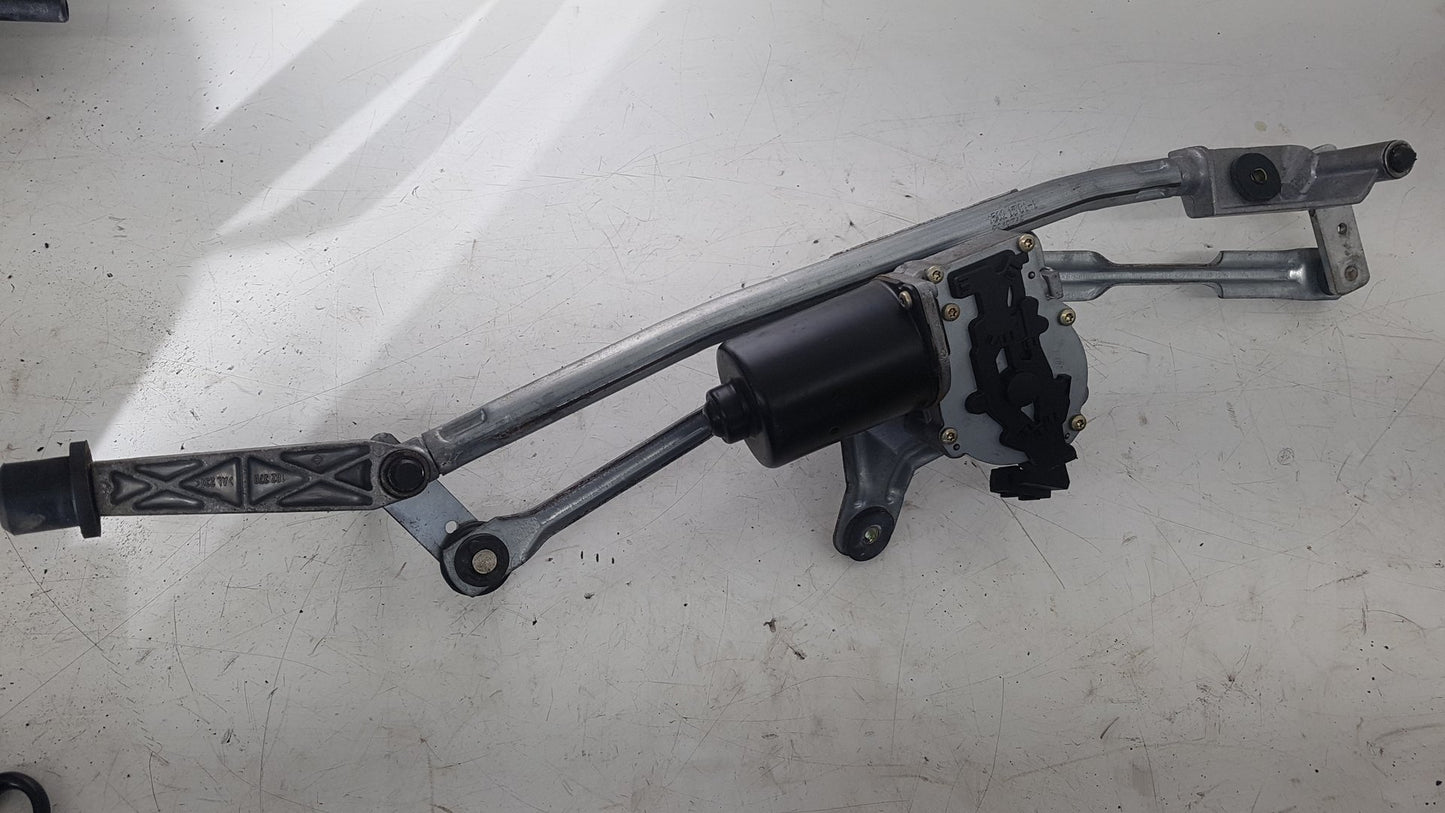 2003 - 2007 Volvo V70  Estate WIPER MOTOR (FRONT) & LINKAGE 09151850
