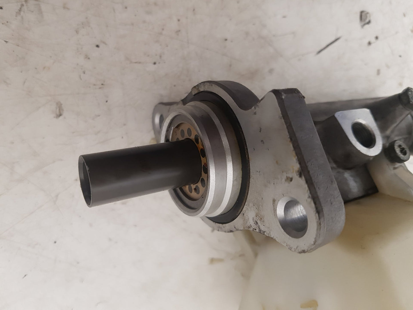 2004 - 2007 Volvo XC70  Estate BRAKE FLUID RESERVOIR AND MASTER CYLINDER