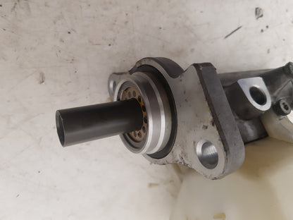 2004 - 2007 Volvo XC70  Estate BRAKE FLUID RESERVOIR AND MASTER CYLINDER