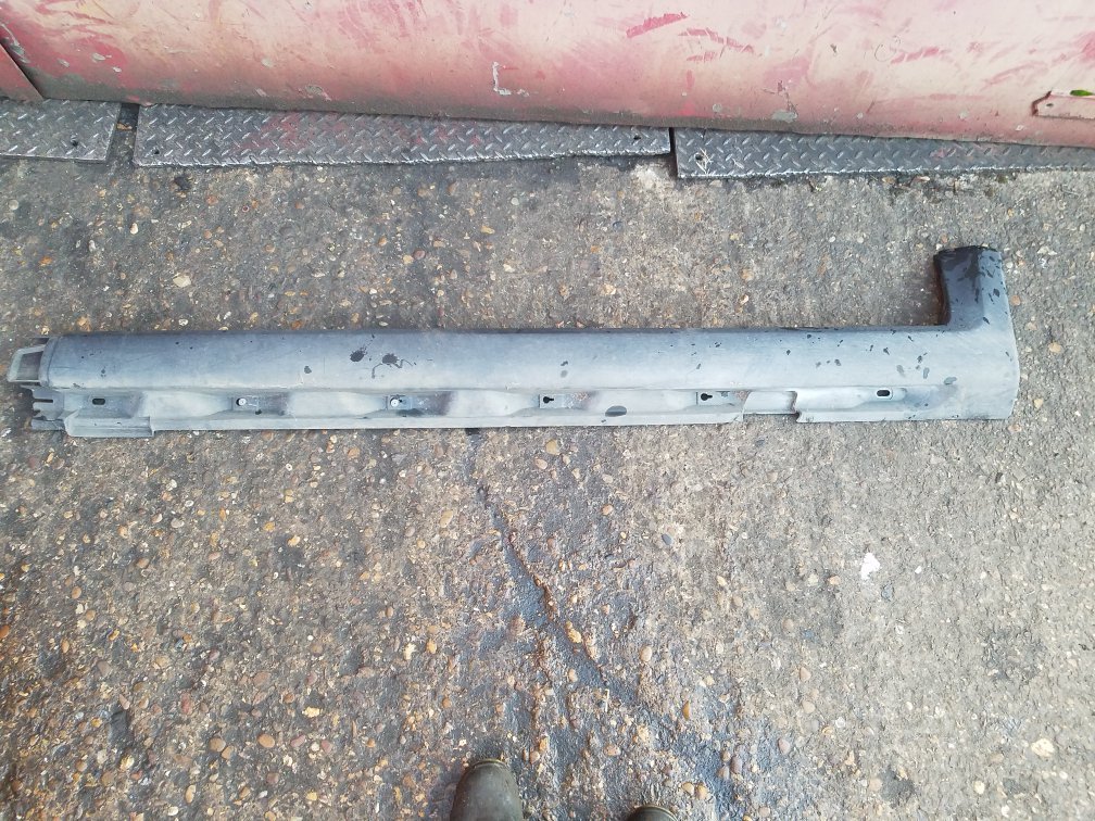 2008 - 2014 Volvo XC70  Estate Right Side Skirt