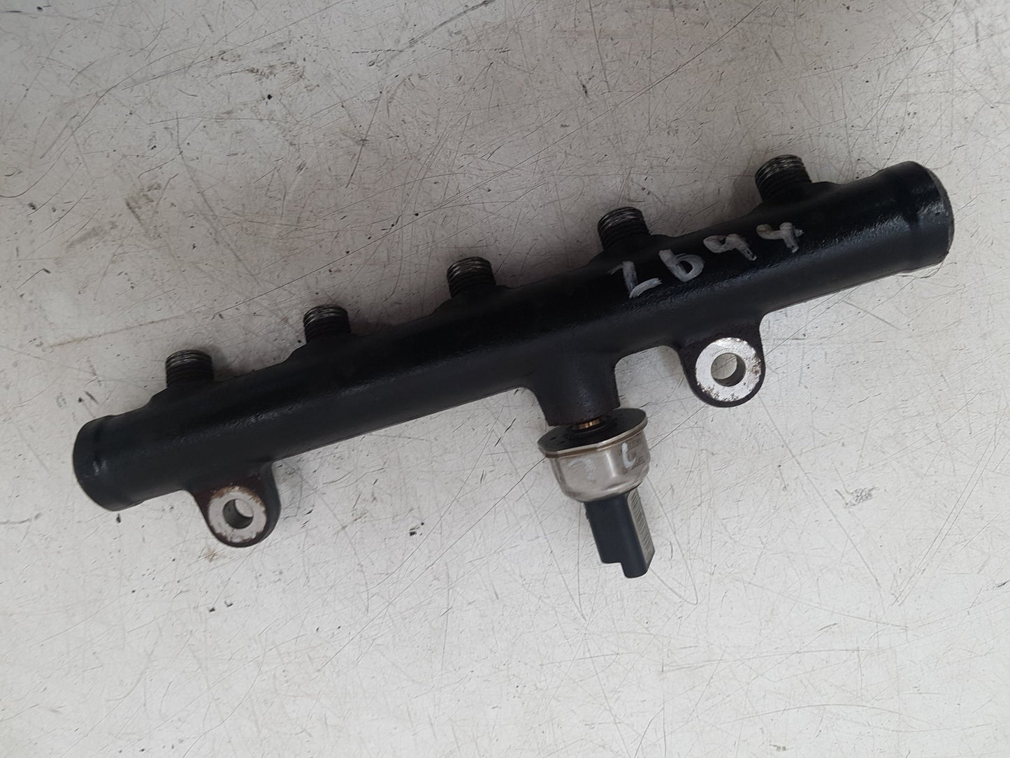 2006 - 2013 Volvo C30  Hatchback Injection Rail 9681649580