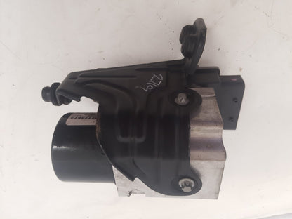 2001 - 2004 Volvo V40  Estate BRAKE FLUID RESERVOIR AND MASTER CYLINDER 8602362