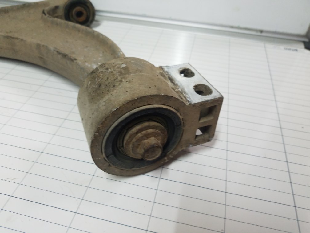 2010 - 2012 Saab 95  Saloon Left Front Lower Control Arm 13360019