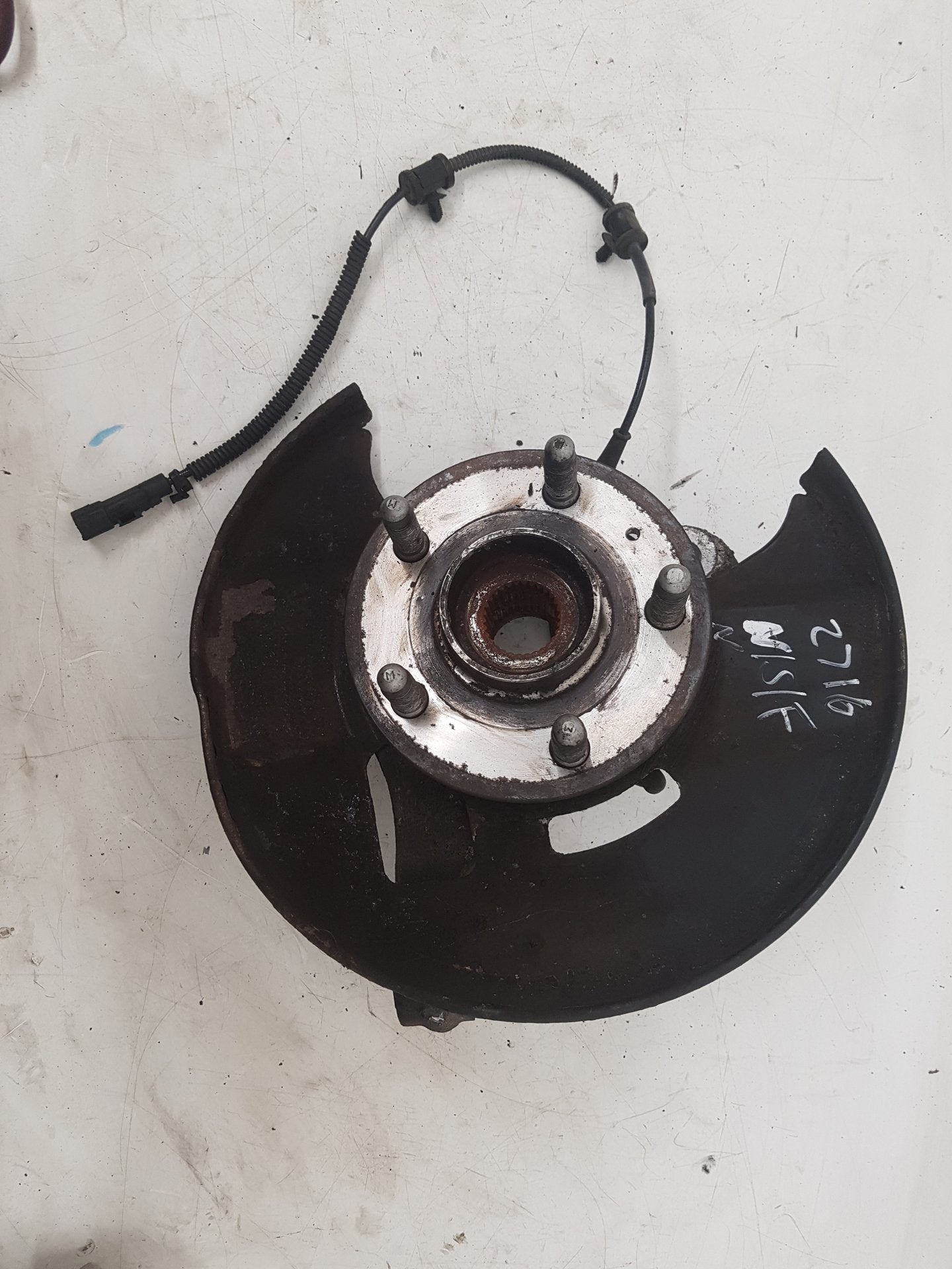 2010 - 2012 Saab 9-5  Saloon Left Front Hub Assembly 13502785