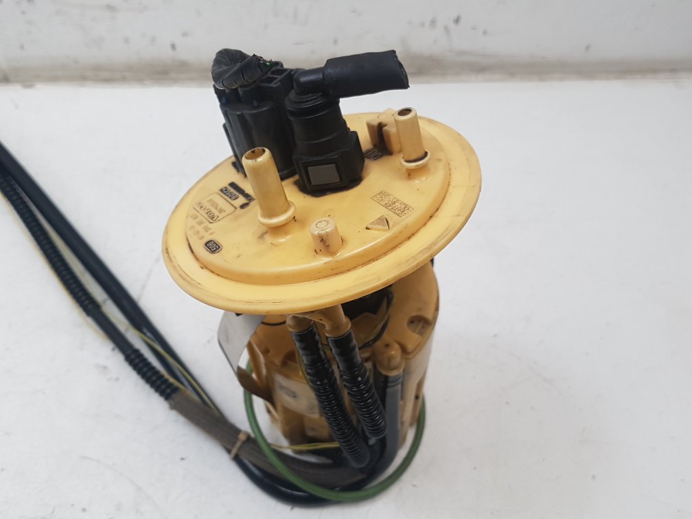 2000 - 2007 Volvo XC70  Estate Fuel Pump 30792518