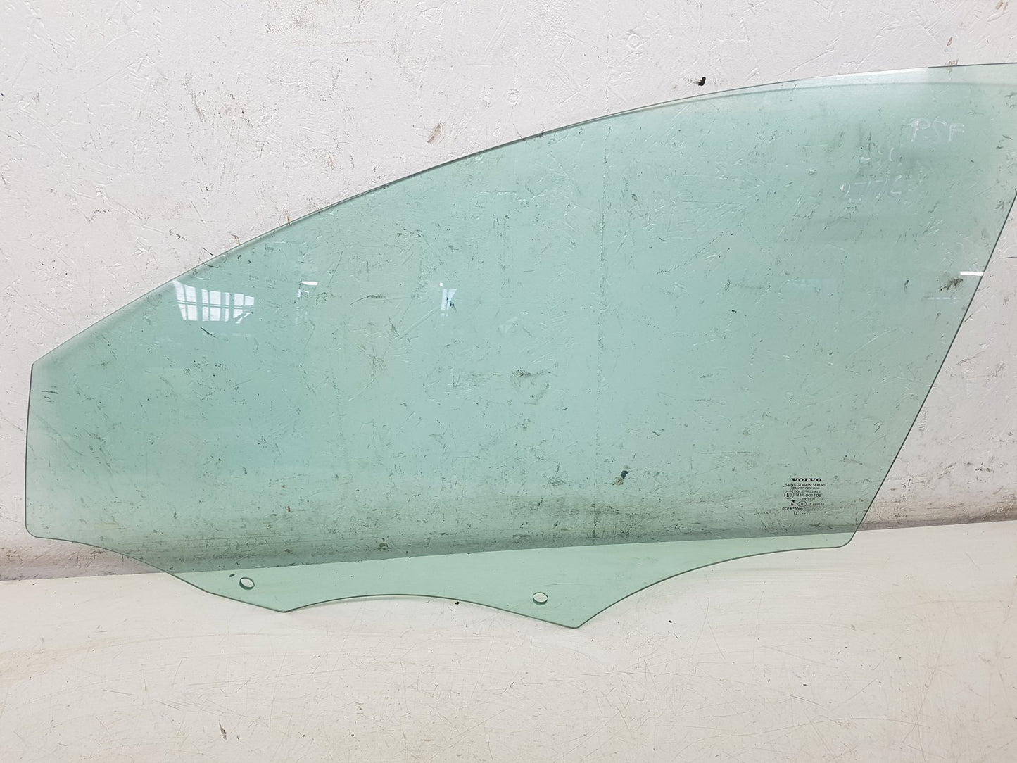 2012 Volvo S60  Saloon Left Front Door Window