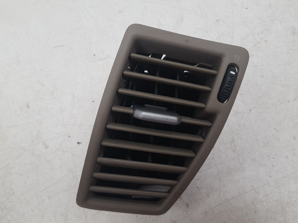 2002 - 2006 Volvo XC90  Estate AIR VENT (DRIVER SIDE FRONT) 3409399