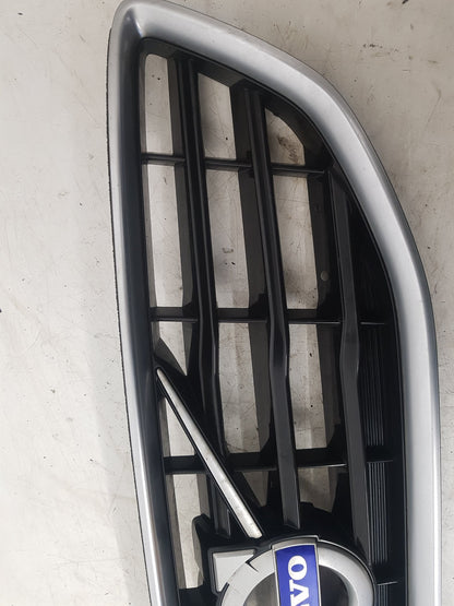 2013 - 2016 Volvo V40 III 525 Hatchback Bumper Grille 31353120