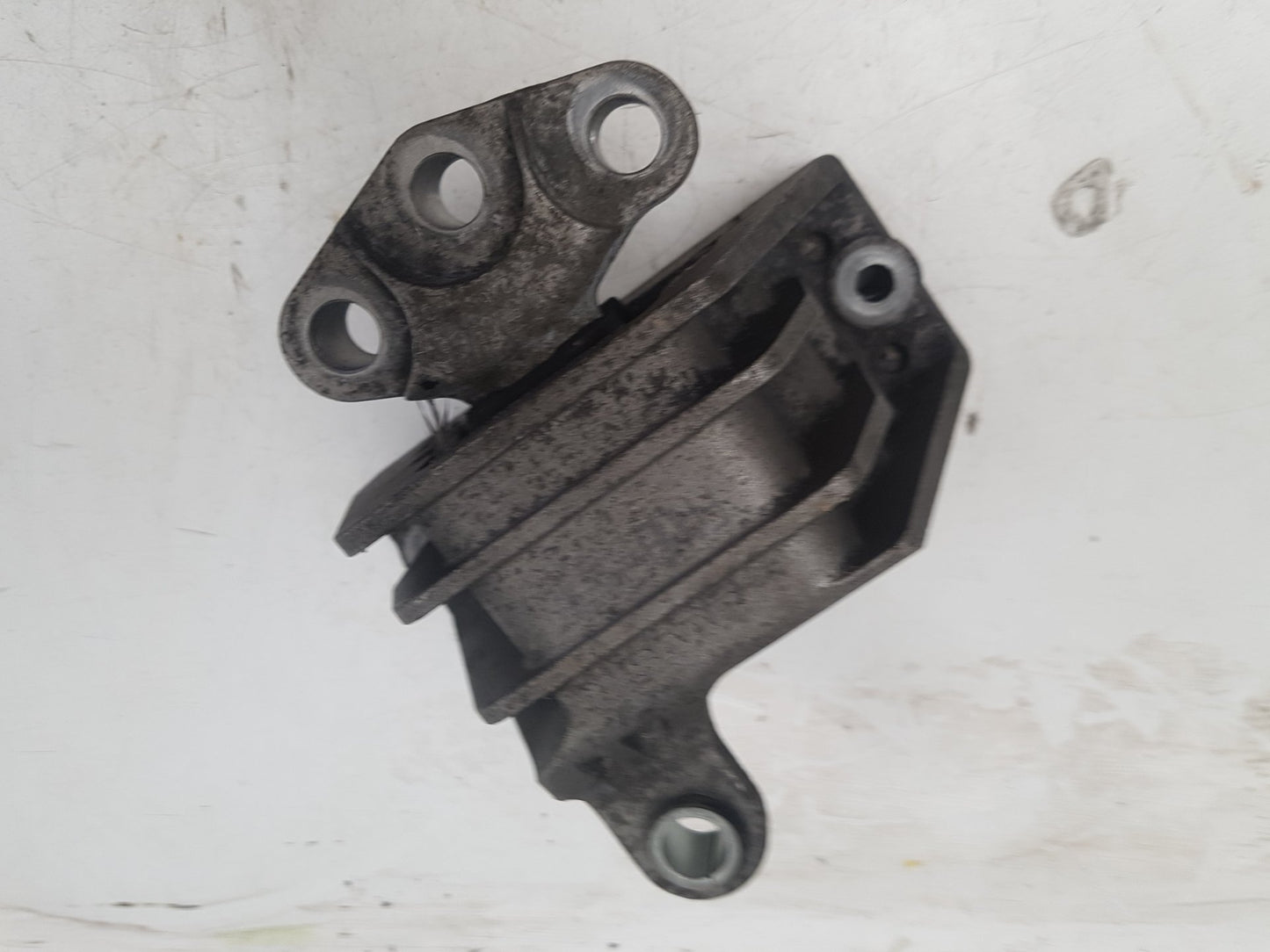 2007 - 2015 Saab 9-3  Estate Engine Mount V0539
