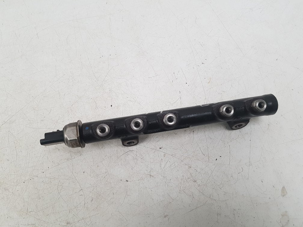 2014 Volvo V40  Hatchback Injection Rail 968529758002