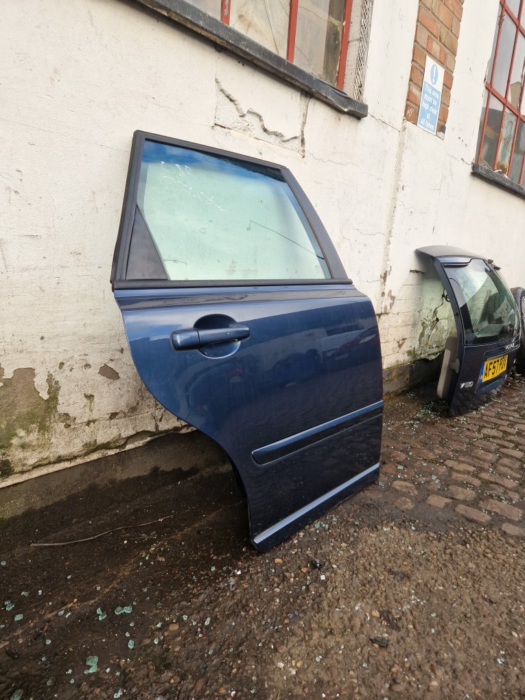 2004 - 2010 Volvo V50   Estate DOOR - BARE (REAR DRIVER SIDE) 31250166