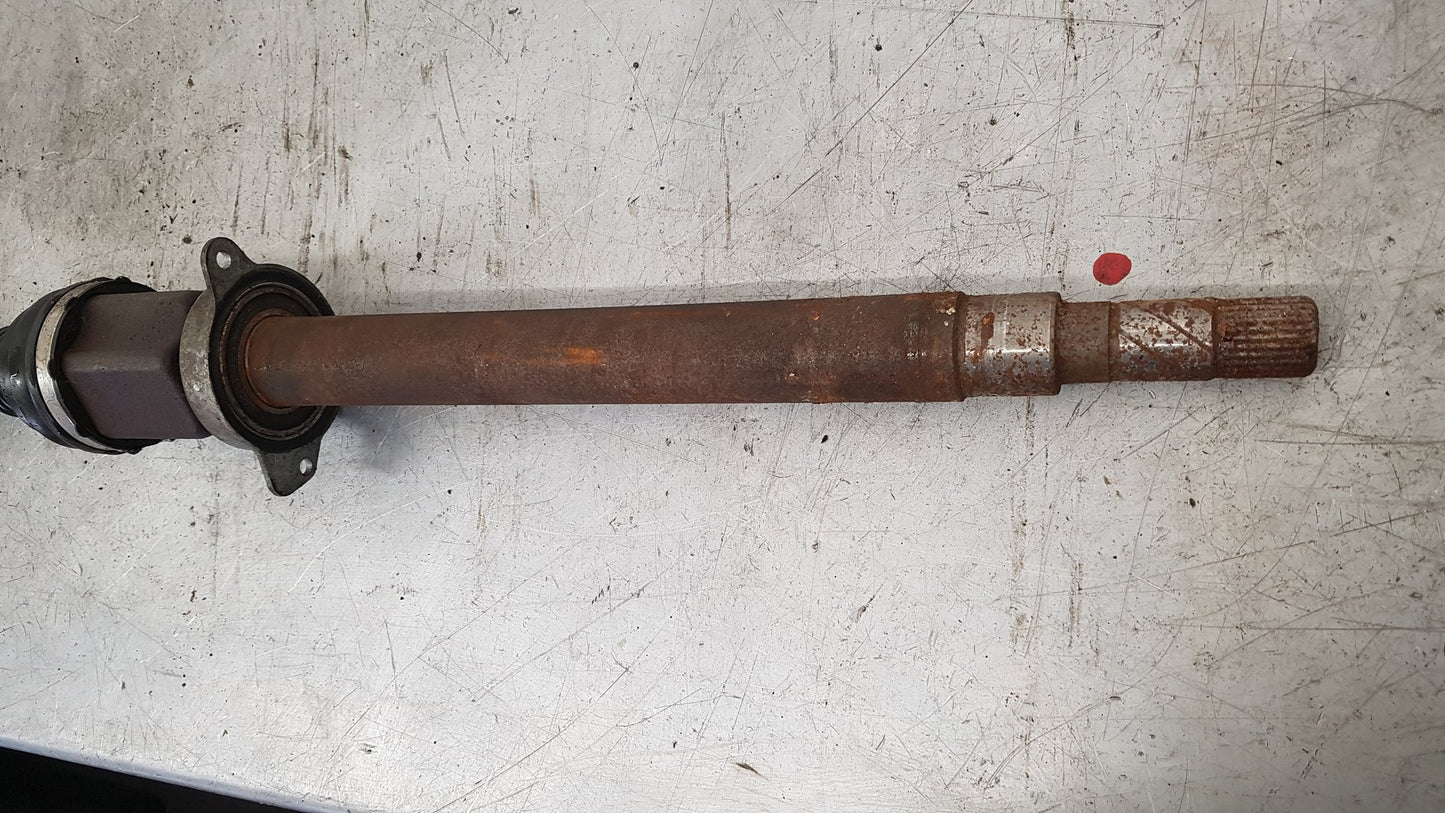 2014 - 2018 Volvo V40  Hatchback Driveshaft (Manual) UK Drivers Side Front. 31367905