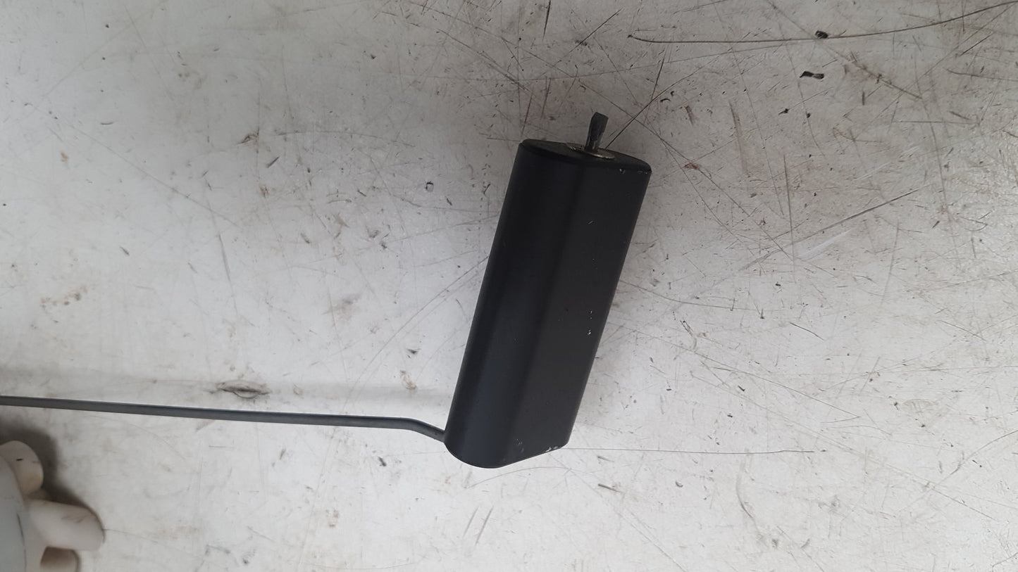 2000 - 2004 Volvo V40  Estate Fuel Sending Unit 30630542