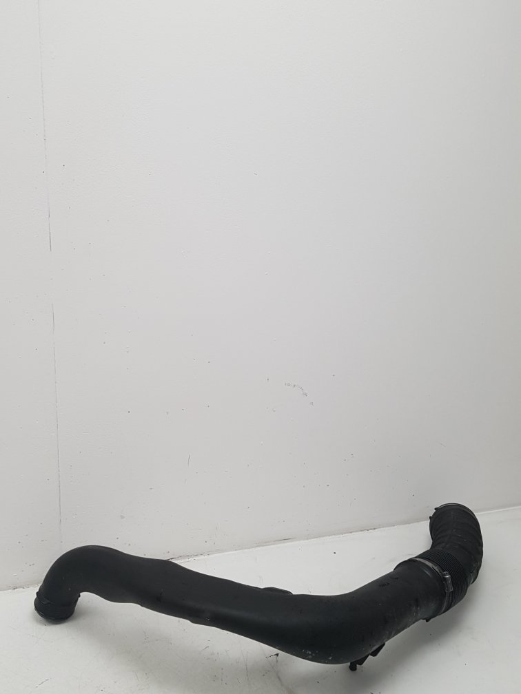 2008 - 2012 Volvo V50   Intercooler Pipe 31274767