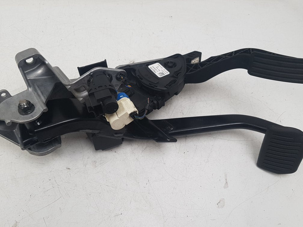 2010 - 2014 Volvo V60  Estate Accelerator Pedal 31329060