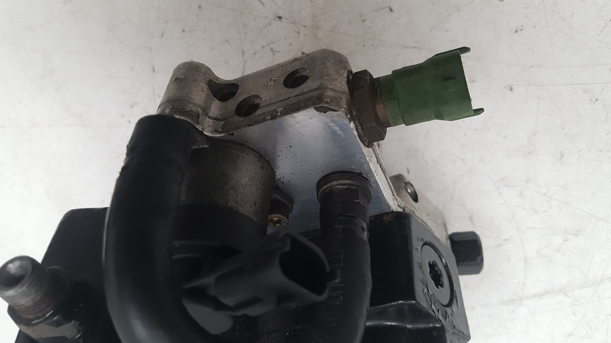 2005-2010 Volvo S60 V70 XC70 XC90 High Pressure Diesel Pump 0445010111 30756125