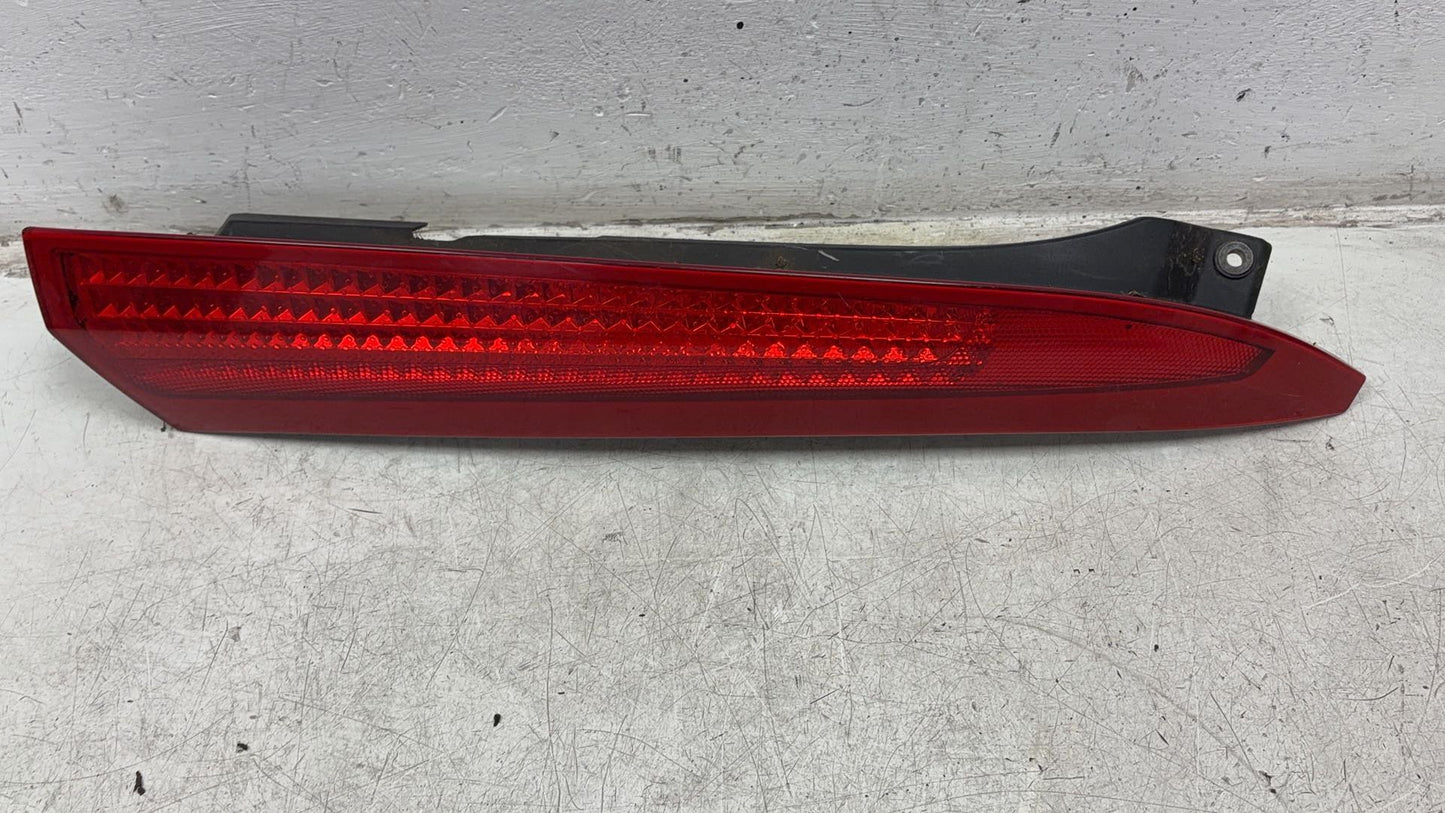 2007 - 2014 Volvo XC90  Estate DRIVERS REAR REFLECTOR 30698142