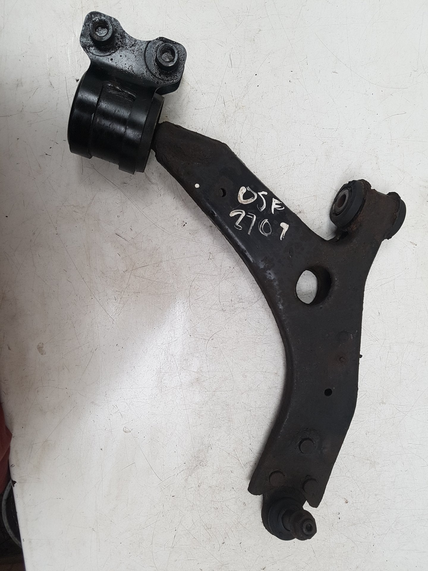 2010 Volvo S40  Saloon Right Front Lower Control Arm 31277462