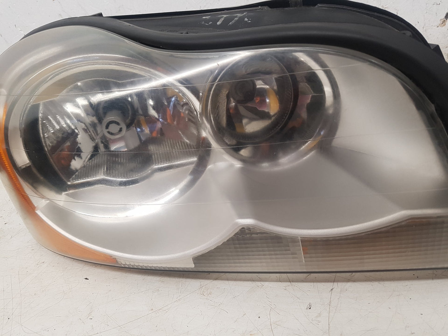 2002 - 2006 Volvo XC90  Estate Right Headlight 30678189