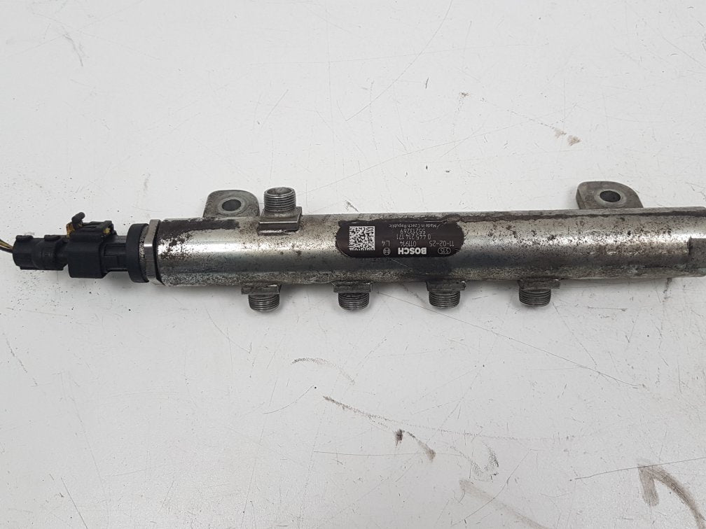 2007 - 2015 Saab 9-3  Estate Injection Rail 0445214171