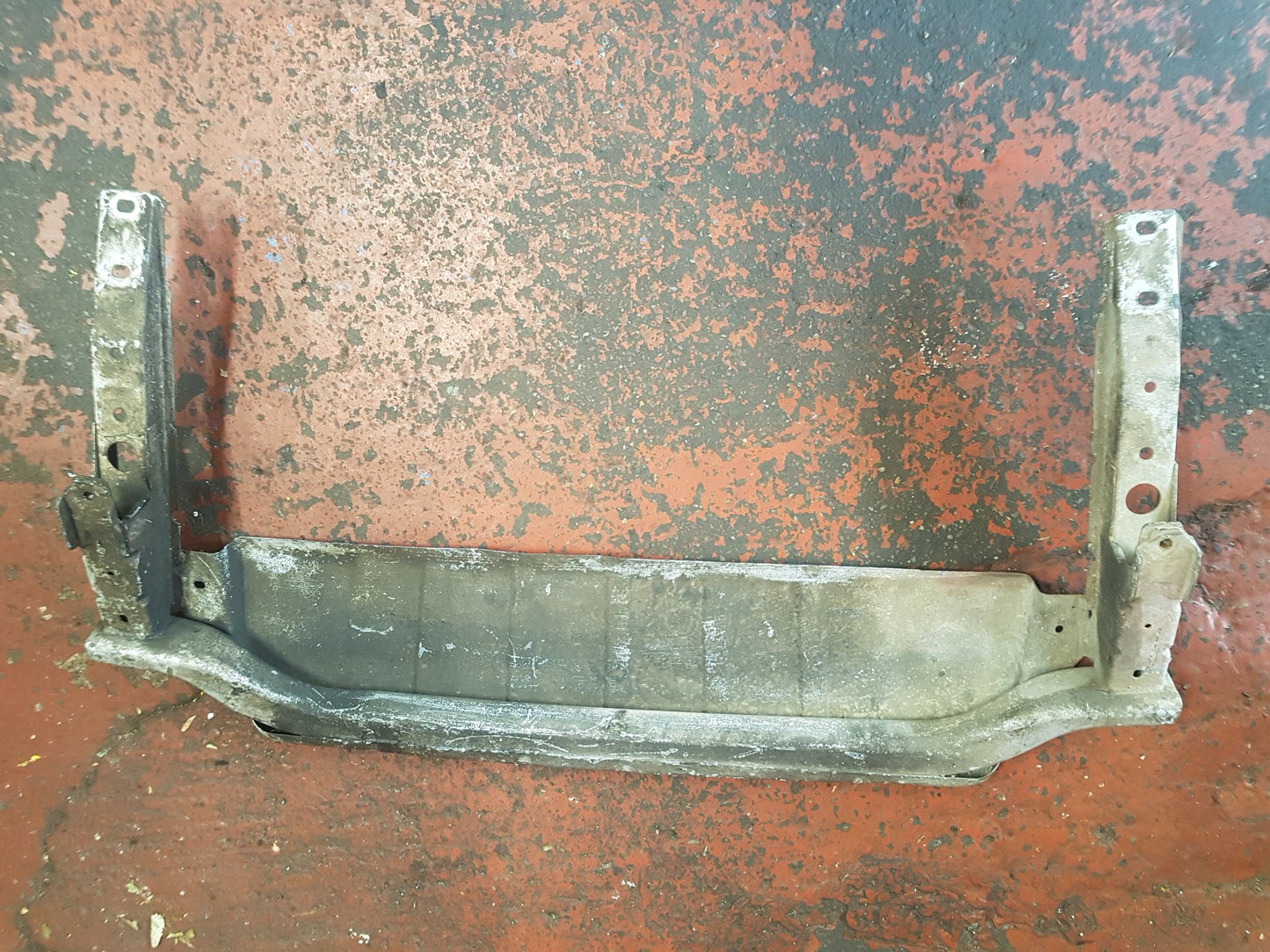 2004 Volvo XC90  Estate Front Bumper Under Tray
