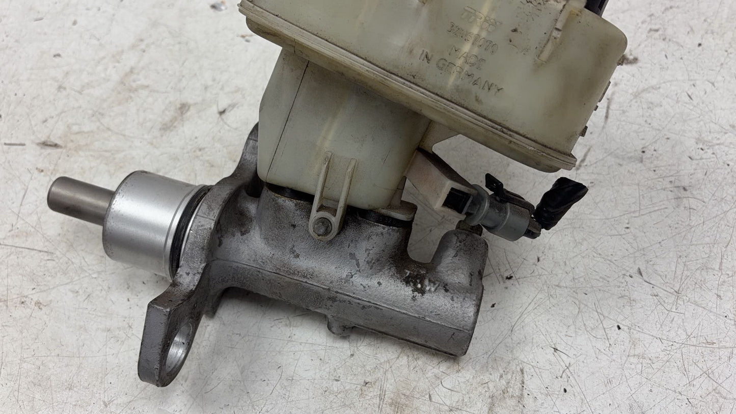 2010 Saab 9-3  Estate Brake Master Cylinder 32067070