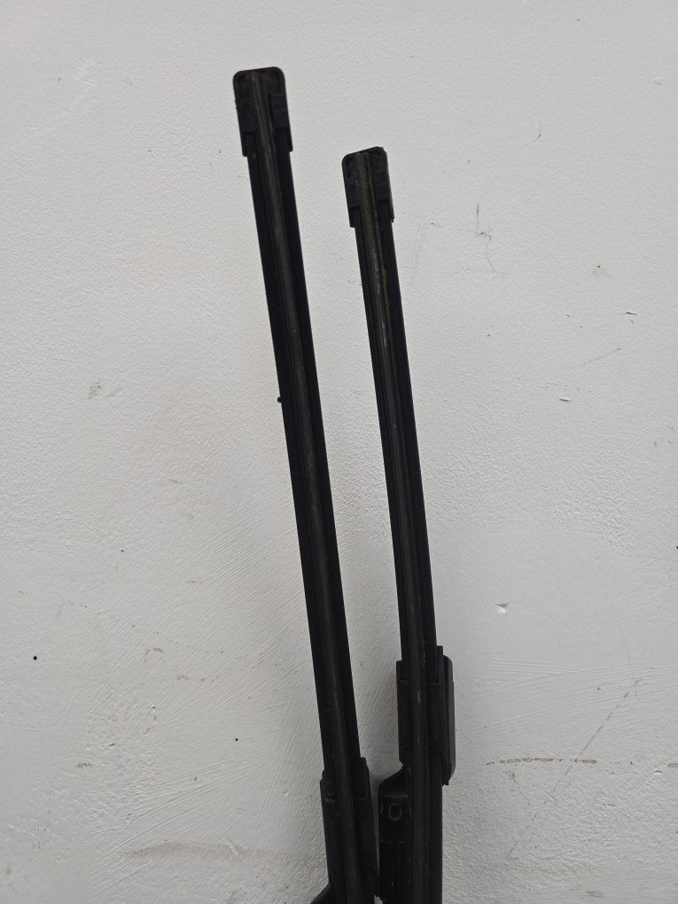 2008 - 2016 Volvo XC70 III 136 Estate FRONT WIPER ARMS (PAIR) 31276004