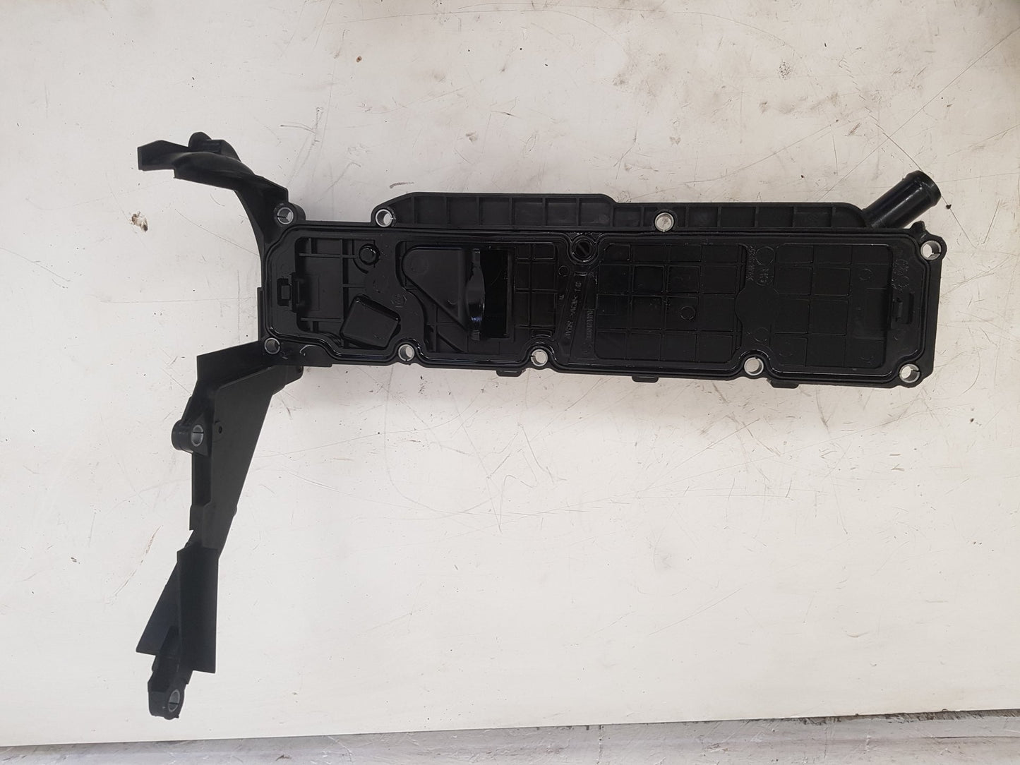 2010 - 2012 Volvo V50   Estate ROCKER VALVE COVER 9689112980