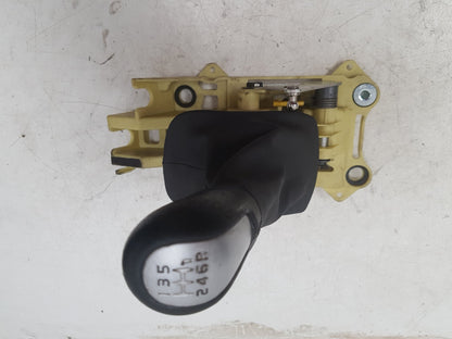 2007 - 2013 Volvo C70  Convertible GEAR STICK