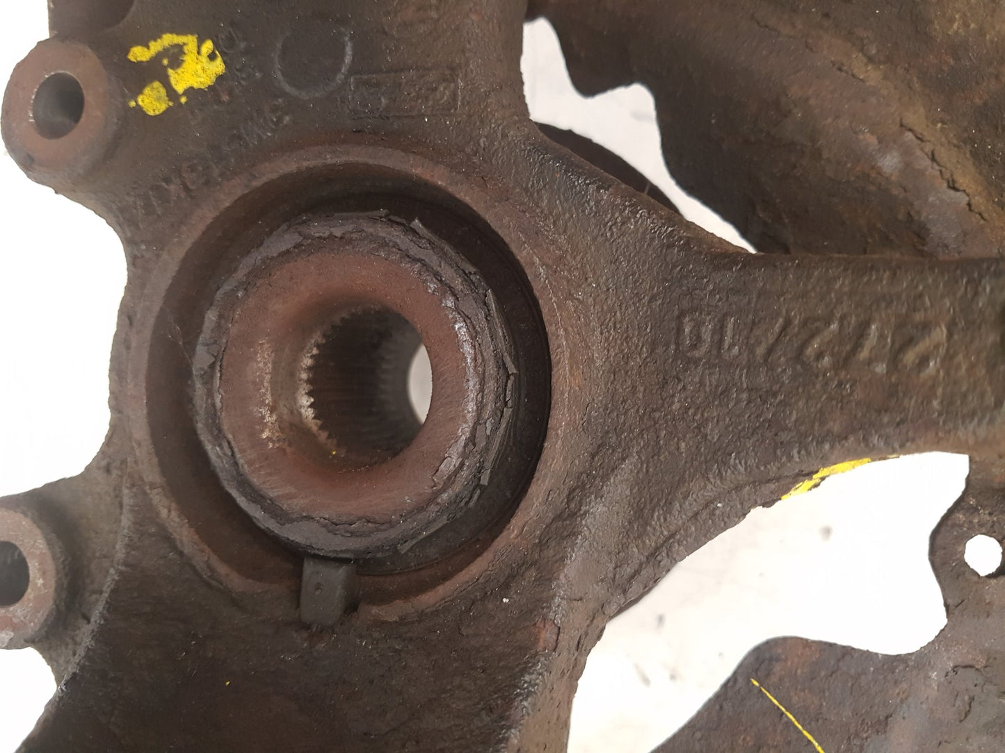 2006 - 2010 Volvo V50  Estate Left Front Hub Assembly 3M513K171