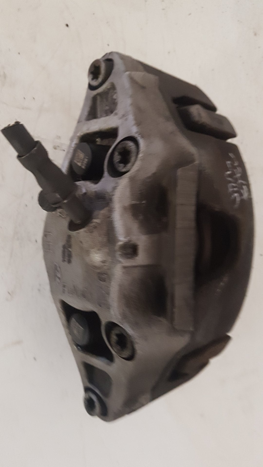 2015 - 2019 Volvo V40 Cross Country  Hatchback Left Front Caliper 36000704