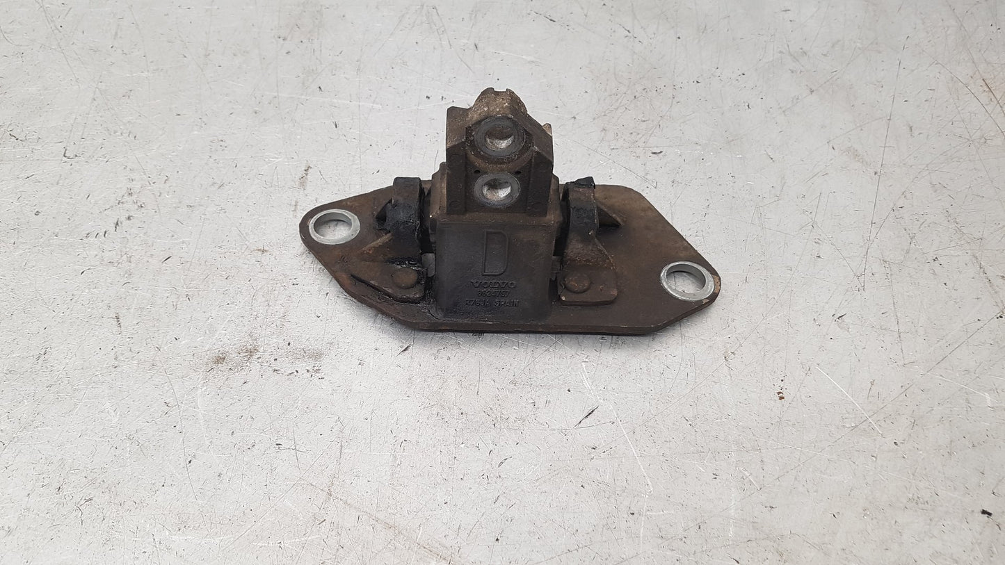 2000 - 2004 Volvo S60  Saloon Bottom Engine Mount 8624757