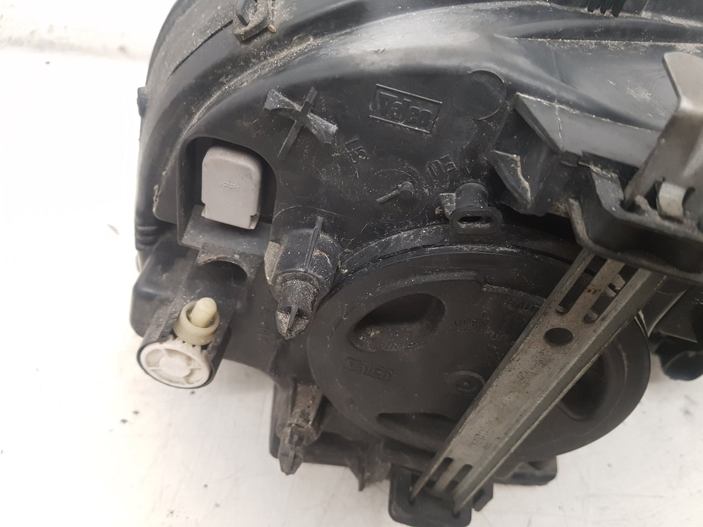 2002 - 2006 Volvo XC90  Estate Left Headlight 30678188
