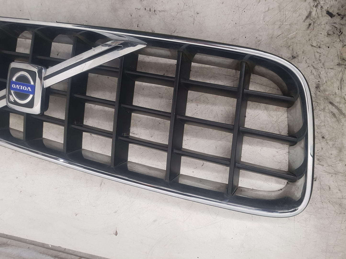 2003 - 2010 Volvo XC90  Estate FRONT GRILL 8620641