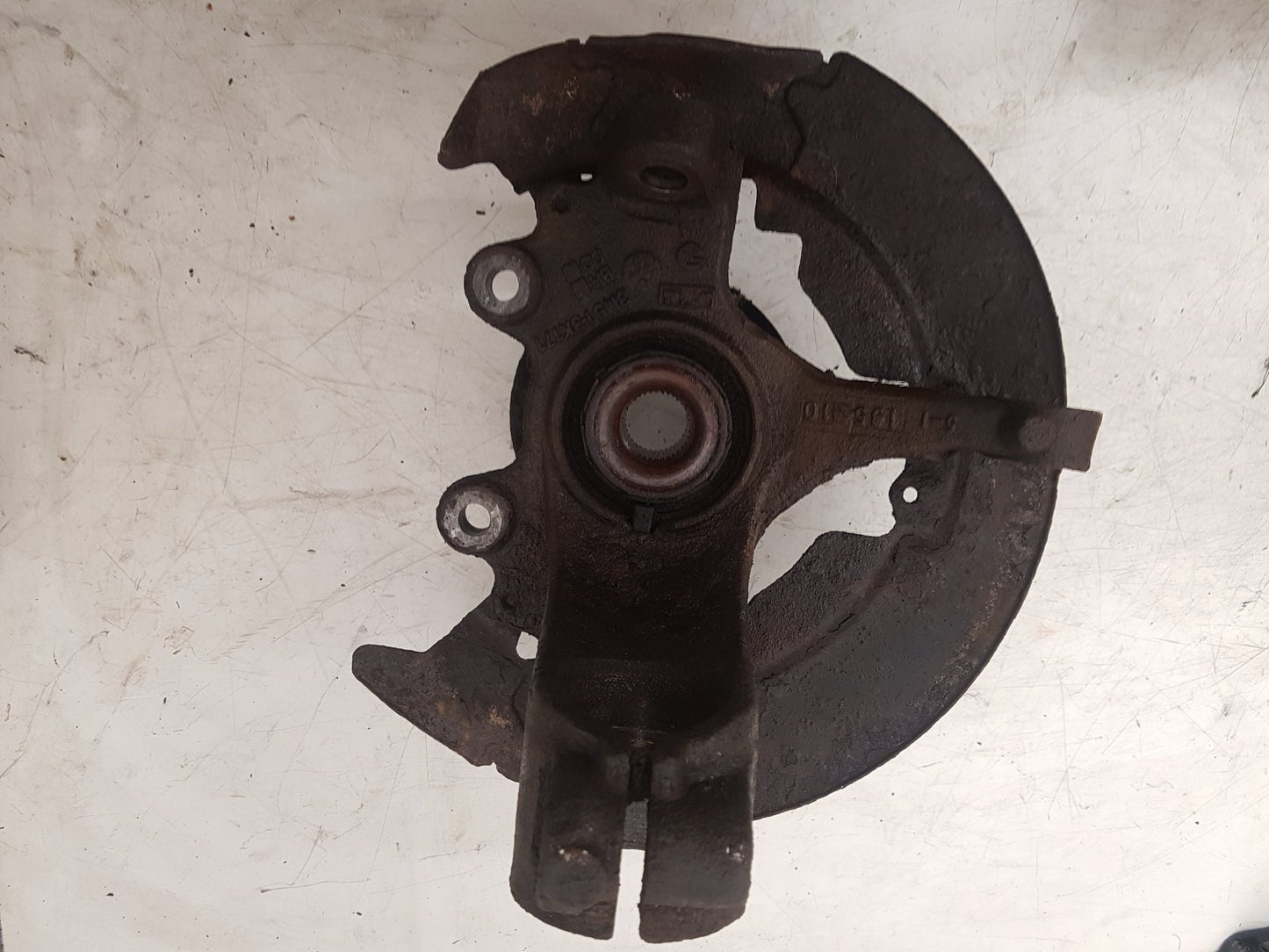 2010 - 2012 Volvo S40  Saloon Left Front Hub Assembly 3M51-3K171