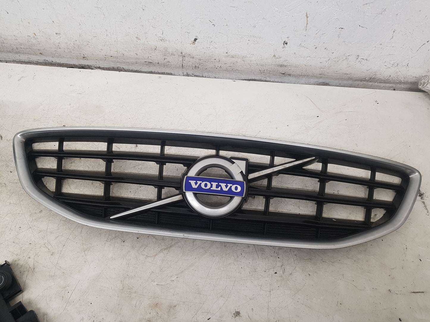 2013 - 2016 Volvo V40 III 525 Hatchback Bumper Grille 31353120