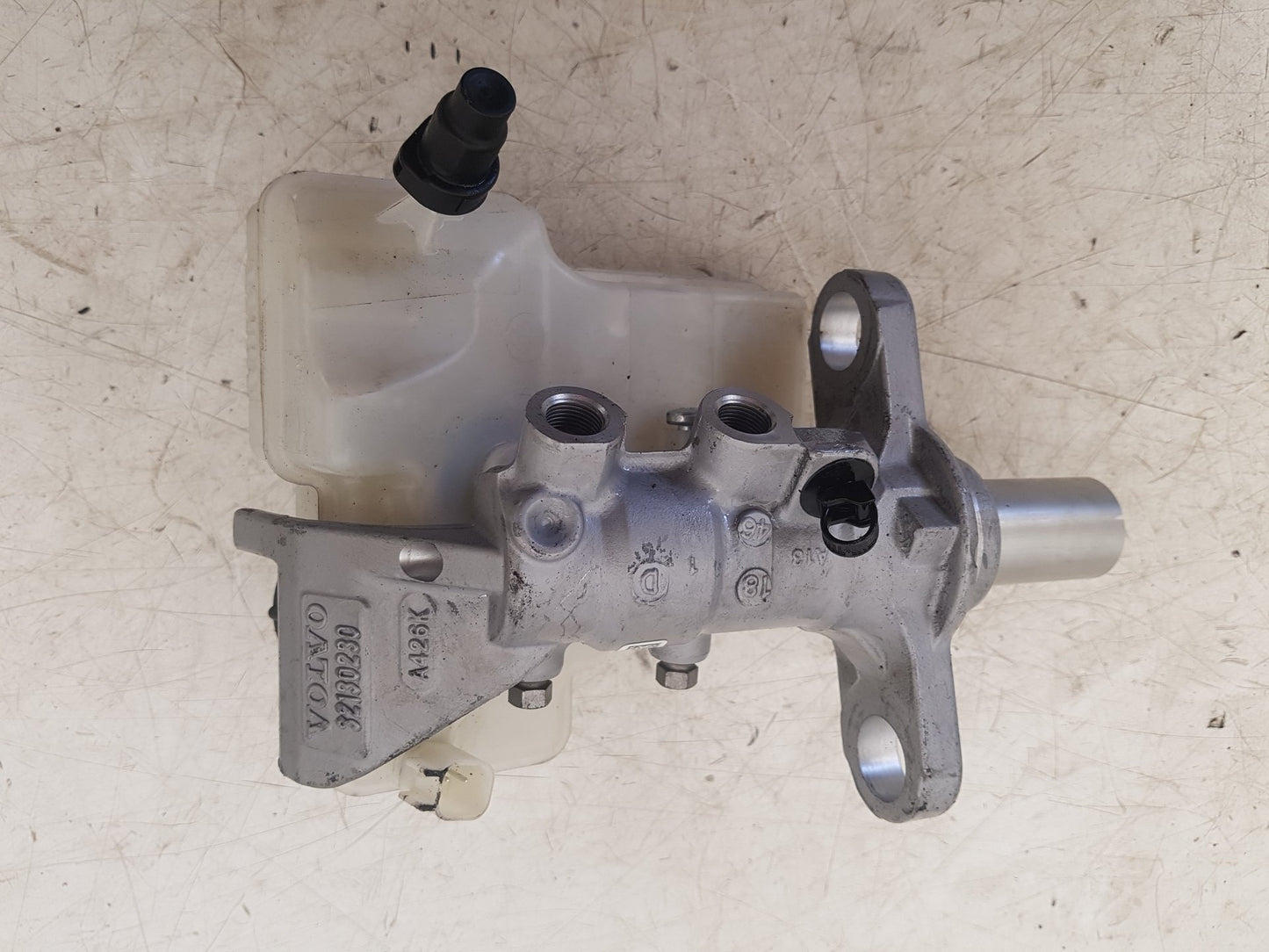 2017 - 2026 Volvo V60 II 225 Estate BRAKE FLUID RESERVOIR AND MASTER CYLINDER 32130230